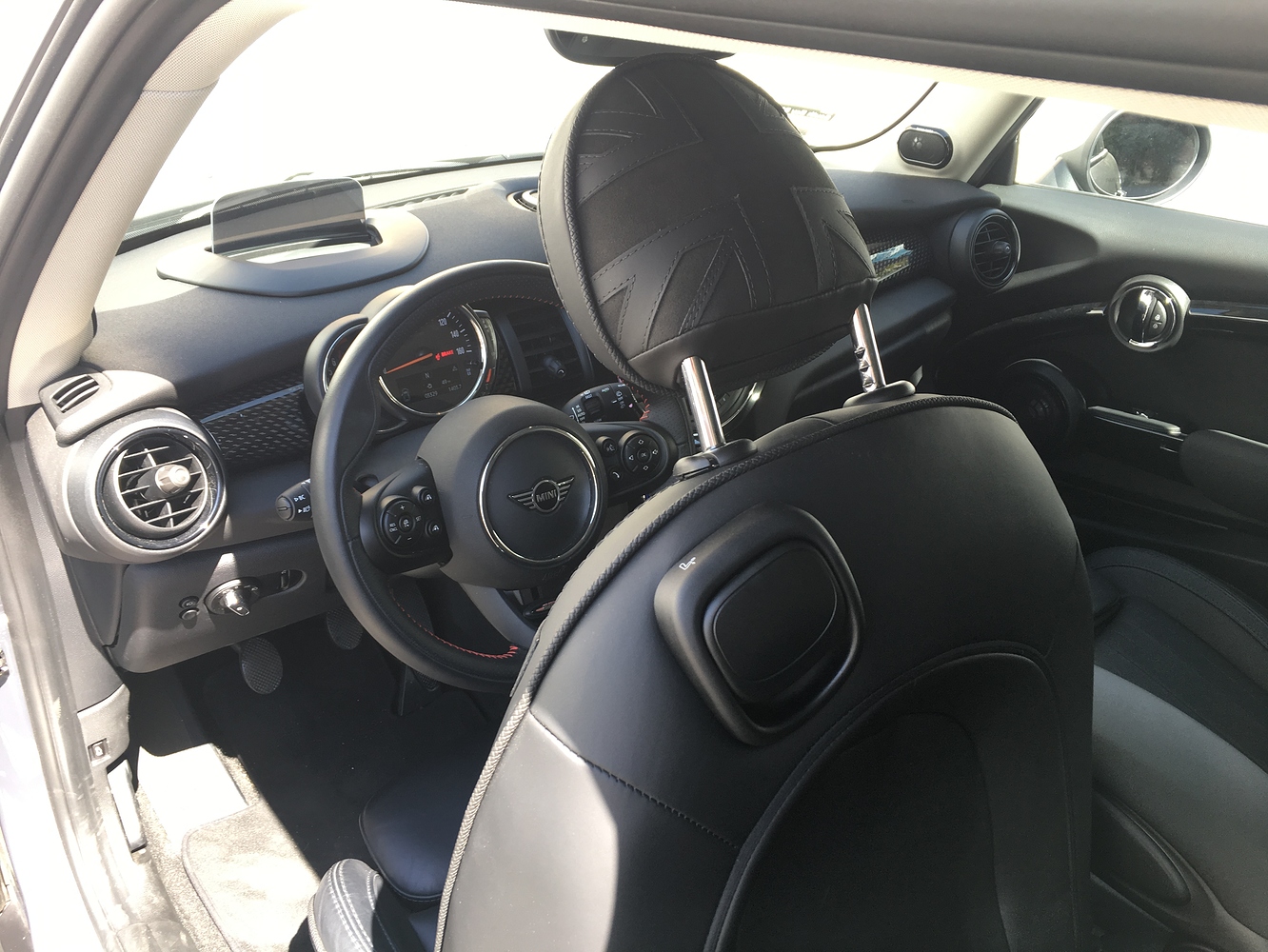 Stick Shift 2019 Mini Cooper S - Fully Loaded 37k MSRP 3k DAS - $355  mont...