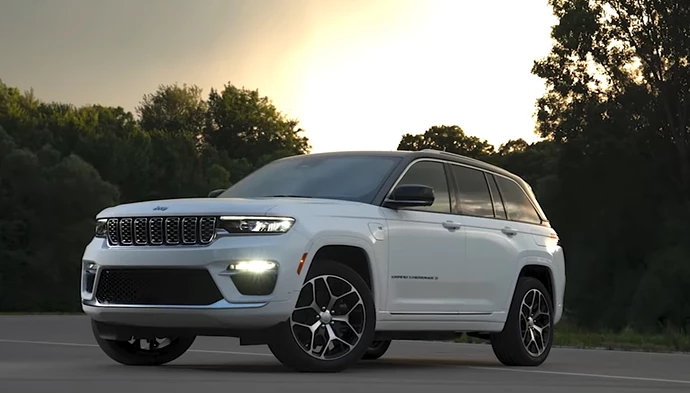2022-jeep-grand-cherokee-4xe_100798992_h.jpeg